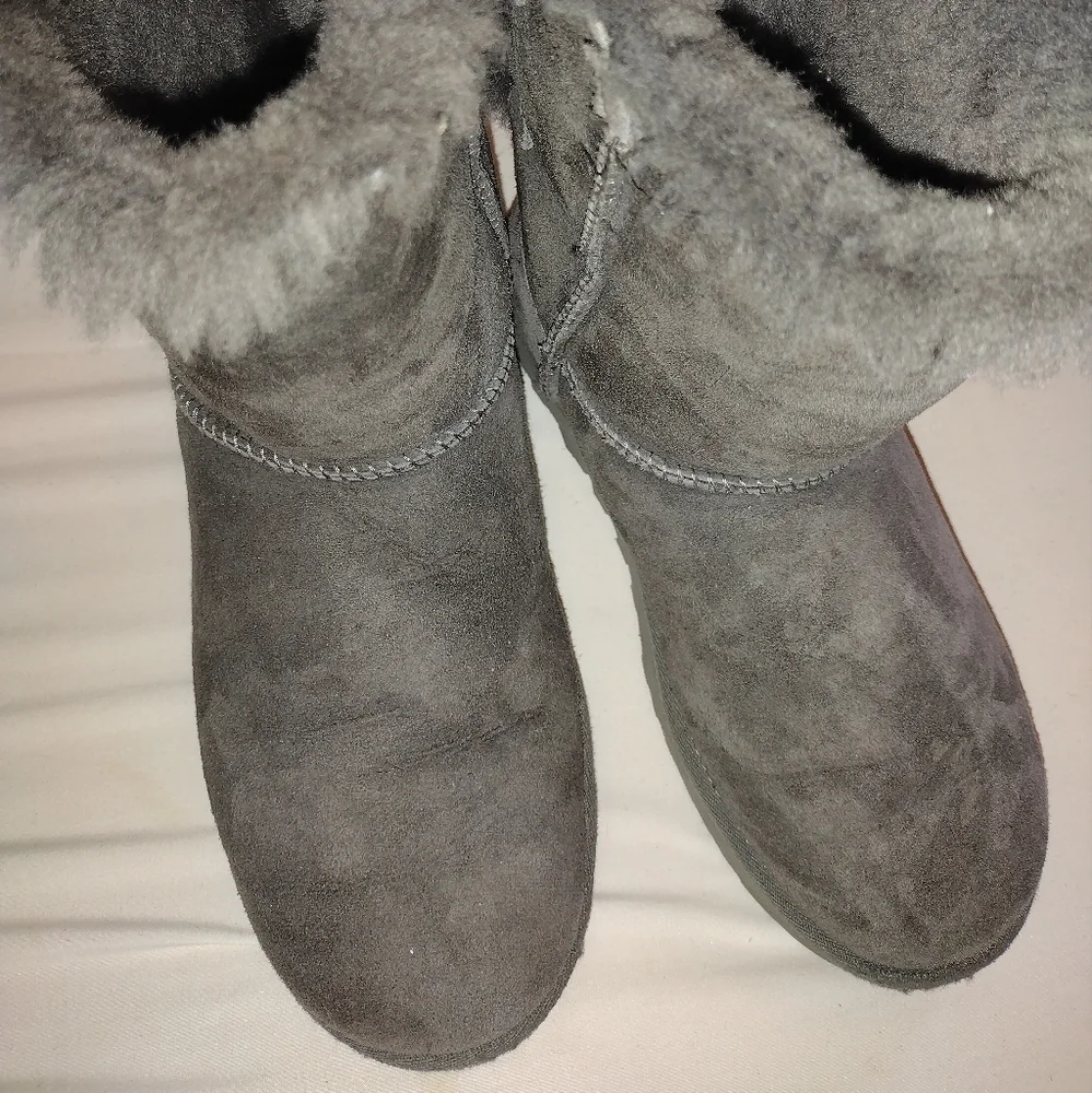 UGG boots - Picture 1 of 5
